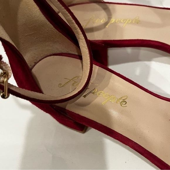 Free People Marigold block heel sandal size 39 in a red/burgundy suede color - Picture 3 of 10